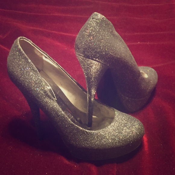 Guess Charcoal Glitter Pumps - Picture 1 of 6